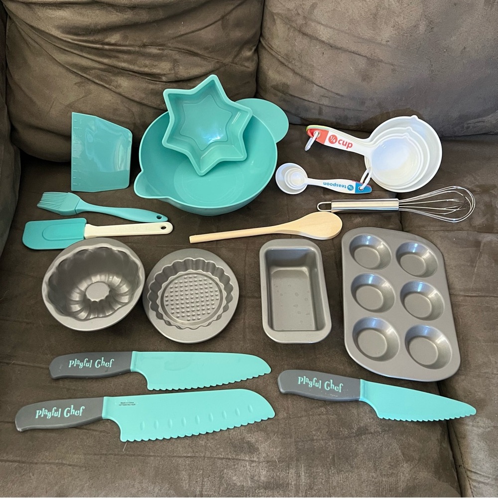 MindWare Playful Chef Deluxe Cooking Kit & Safety Knife Set + Extras